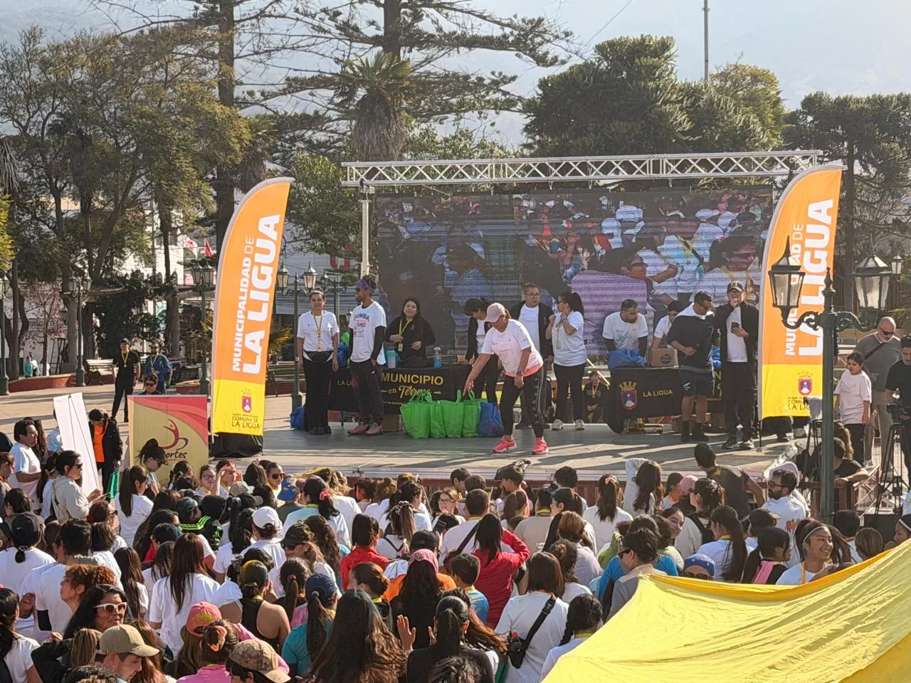 Actividad municipal en plaza de La Ligua
